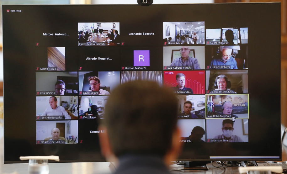 Com o apoio institucional do Governo do Estado por meio do programa de incentivo fiscal, seis cooperativas paranaenses se uniram para a construção de uma nova maltaria na região dos Campos Gerais.
O anúncio foi feito nesta segunda-feira (05), durante a assembleia virtual comemorativa dos 50 anos do Sistema Ocepar, pelo governador Carlos Massa Ratinho Junior e pelo diretor-presidente da Agrária, Jorge Karl. Foto: Jonathan Campos/AEN