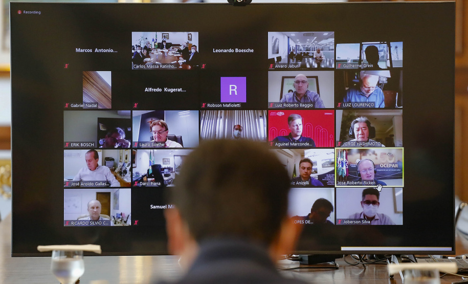 Com o apoio institucional do Governo do Estado por meio do programa de incentivo fiscal, seis cooperativas paranaenses se uniram para a construção de uma nova maltaria na região dos Campos Gerais.
O anúncio foi feito nesta segunda-feira (05), durante a assembleia virtual comemorativa dos 50 anos do Sistema Ocepar, pelo governador Carlos Massa Ratinho Junior e pelo diretor-presidente da Agrária, Jorge Karl. Foto: Jonathan Campos/AEN