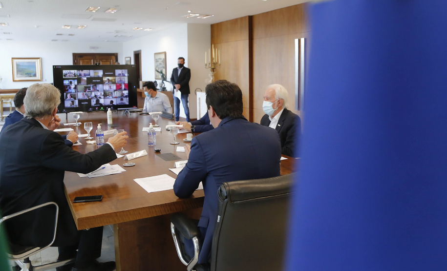 Com o apoio institucional do Governo do Estado por meio do programa de incentivo fiscal, seis cooperativas paranaenses se uniram para a construção de uma nova maltaria na região dos Campos Gerais.
O anúncio foi feito nesta segunda-feira (05), durante a assembleia virtual comemorativa dos 50 anos do Sistema Ocepar, pelo governador Carlos Massa Ratinho Junior e pelo diretor-presidente da Agrária, Jorge Karl. Foto: Jonathan Campos/AEN