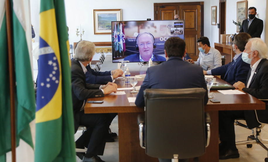 Com o apoio institucional do Governo do Estado por meio do programa de incentivo fiscal, seis cooperativas paranaenses se uniram para a construção de uma nova maltaria na região dos Campos Gerais.
O anúncio foi feito nesta segunda-feira (05), durante a assembleia virtual comemorativa dos 50 anos do Sistema Ocepar, pelo governador Carlos Massa Ratinho Junior e pelo diretor-presidente da Agrária, Jorge Karl. Foto: Jonathan Campos/AEN