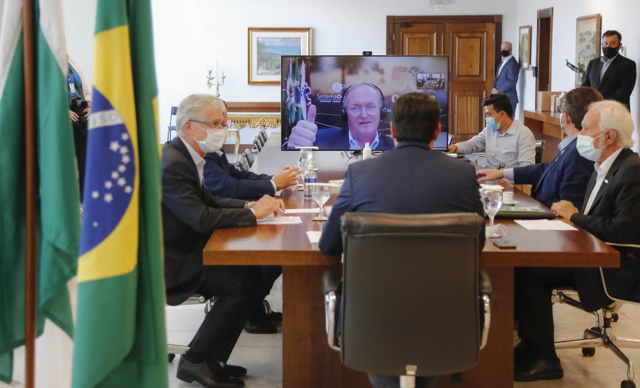 Com o apoio institucional do Governo do Estado por meio do programa de incentivo fiscal, seis cooperativas paranaenses se uniram para a construção de uma nova maltaria na região dos Campos Gerais.
O anúncio foi feito nesta segunda-feira (05), durante a assembleia virtual comemorativa dos 50 anos do Sistema Ocepar, pelo governador Carlos Massa Ratinho Junior e pelo diretor-presidente da Agrária, Jorge Karl. Foto: Jonathan Campos/AEN