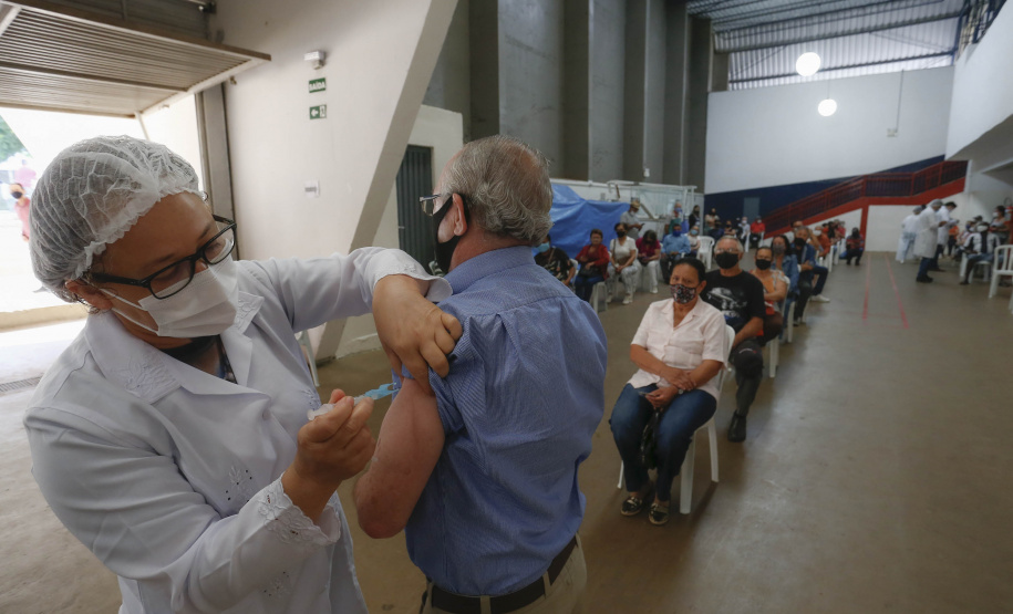 Paraná vacina quase 1,2 milhão de pessoas e mantém média acima da nacional - Foto: Jonathan Campos/AEN