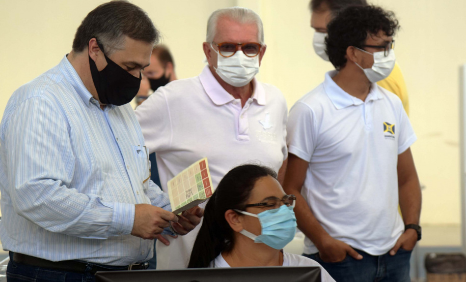 O secretário de Estado da Saúde, Beto Preto, visitou o Hospital Regional de Guaraqueçaba e as obras da maternidade anexa ao pronto socorro do município de Guaratuba nesta segunda-feira (5).
Foto: Américo Antonio/SESA