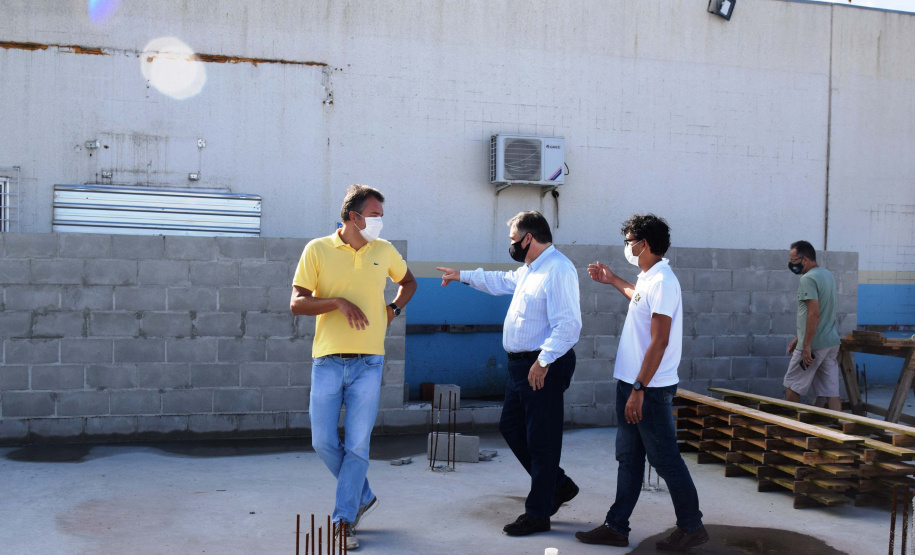 O secretário de Estado da Saúde, Beto Preto, visitou o Hospital Regional de Guaraqueçaba e as obras da maternidade anexa ao pronto socorro do município de Guaratuba nesta segunda-feira (5).
Foto: Américo Antonio/SESA