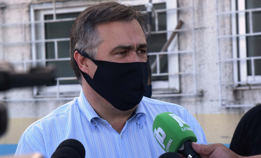O secretário de Estado da Saúde, Beto Preto, visitou o Hospital Regional de Guaraqueçaba e as obras da maternidade anexa ao pronto socorro do município de Guaratuba nesta segunda-feira (5).
Foto: Américo Antonio/SESA