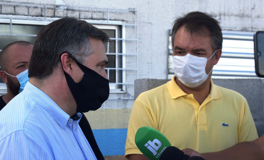O secretário de Estado da Saúde, Beto Preto, visitou o Hospital Regional de Guaraqueçaba e as obras da maternidade anexa ao pronto socorro do município de Guaratuba nesta segunda-feira (5).
Foto: Américo Antonio/SESA