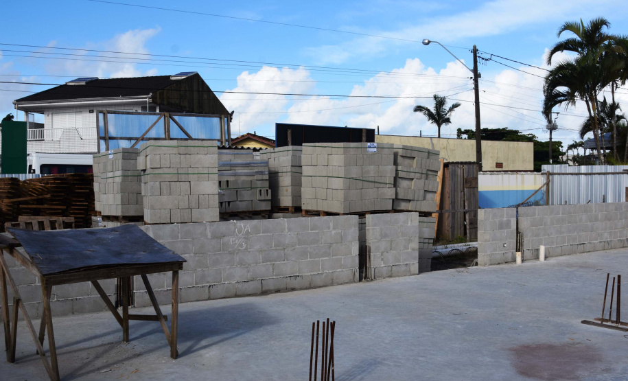 O secretário de Estado da Saúde, Beto Preto, visitou o Hospital Regional de Guaraqueçaba e as obras da maternidade anexa ao pronto socorro do município de Guaratuba nesta segunda-feira (5).
Foto: Américo Antonio/SESA