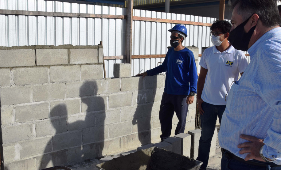 O secretário de Estado da Saúde, Beto Preto, visitou o Hospital Regional de Guaraqueçaba e as obras da maternidade anexa ao pronto socorro do município de Guaratuba nesta segunda-feira (5).
Foto: Américo Antonio/SESA