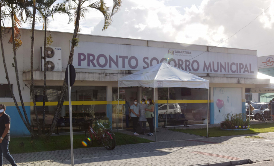 O secretário de Estado da Saúde, Beto Preto, visitou o Hospital Regional de Guaraqueçaba e as obras da maternidade anexa ao pronto socorro do município de Guaratuba nesta segunda-feira (5).
Foto: Américo Antonio/SESA