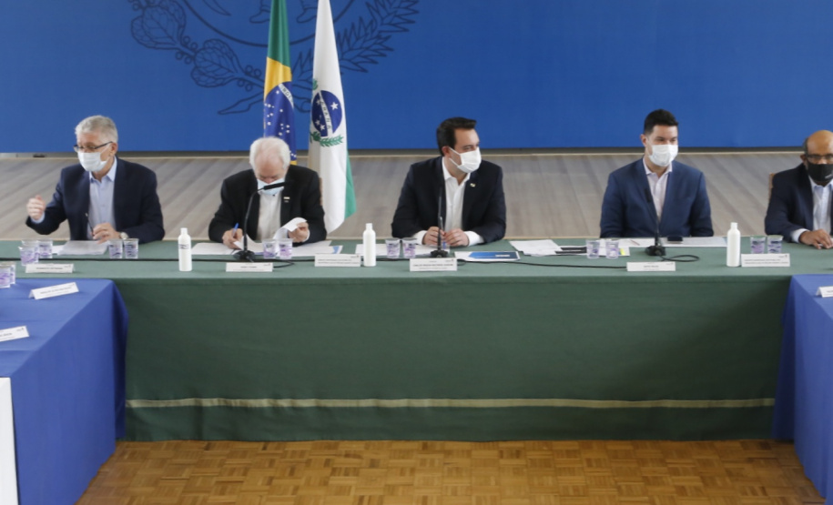 As pequenas e microempresas paranaenses dos segmentos mais afetados pela pandemia receberão um auxílio emergencial do Governo do Estado. O anúncio foi feito na manhã desta terça-feira (6) pelo governador Carlos Massa Ratinho Junior em um encontro com deputados estaduais, chefes de outros Poderes e representantes do setor produtivo. Foto:Gilson Abreu/AEN