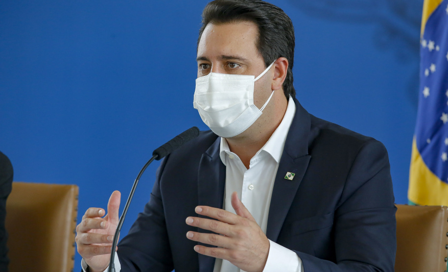 O governador Carlos Massa Ratinho Junior anunciou nesta terça-feira (6) no Palácio Iguaçu que a campanha de vacinação no Paraná vai até a meia-noite a partir dos próximos dias em alguns municípios, esforço que se soma à campanha de domingo a domingo para agilizar a imunização no Estado. A ideia é acelerar a aplicação das doses que estão disponíveis.Foto Gilson Abreu/AEN