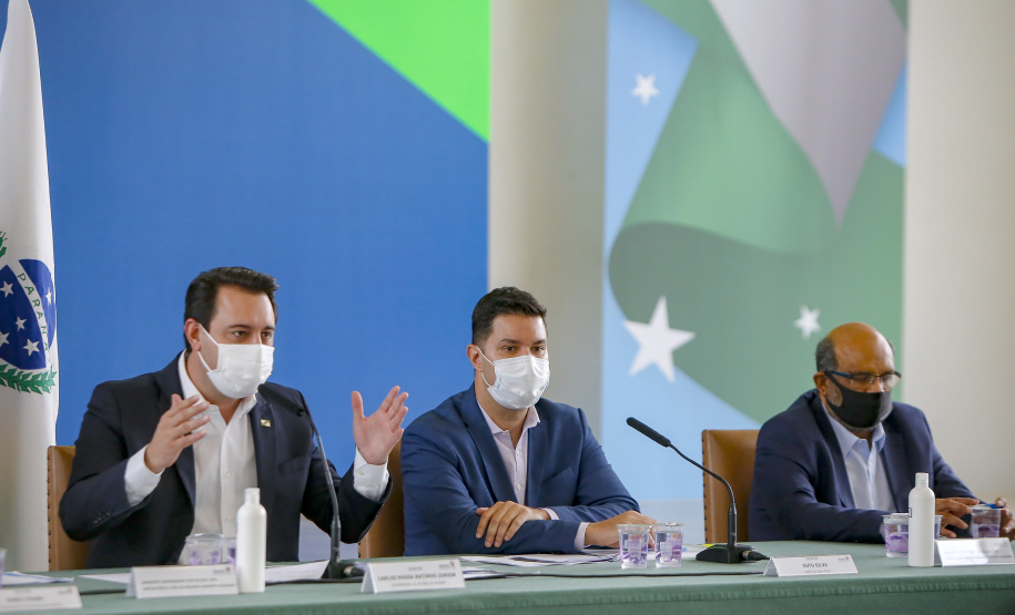 O governador Carlos Massa Ratinho Junior anunciou nesta terça-feira (6) no Palácio Iguaçu que a campanha de vacinação no Paraná vai até a meia-noite a partir dos próximos dias em alguns municípios, esforço que se soma à campanha de domingo a domingo para agilizar a imunização no Estado. A ideia é acelerar a aplicação das doses que estão disponíveis.
Foto Gilson Abreu/AEN