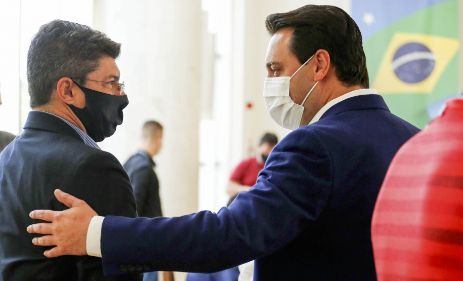 O Instituto Paranaense de Desenvolvimento Educacional (FUNDEPAR) tem novo nome na sua presidência. O engenheiro Marcelo Pimentel Bueno assumiu o cargo de diretor-presidente e se reuniu nessa terça-feira (6), com a equipe da autarquia para conhecer, avaliar e definir os trabalhos desenvolvidos. - Foto: Jonathan Campos/AEN