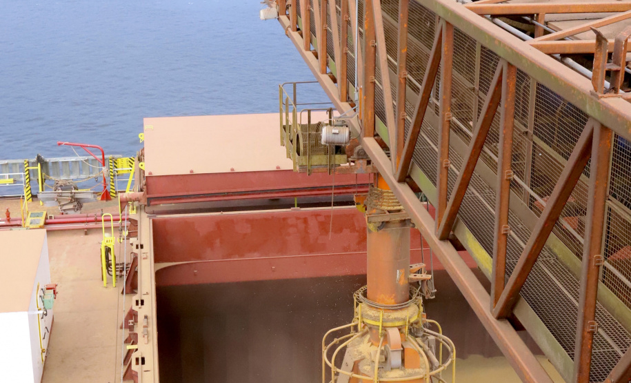 O volume de soja exportado pelo Corredor de Exportação Leste do Porto de Paranaguá (Corex) aumentou quase 232% de fevereiro para março. Este ano, no primeiro trimestre, pelo complexo que integra os silos públicos e nove terminais privados, foram exportadas 2.166.837 toneladas do granel. -  Paranaguá, 06/04/2021  -  Foto: C;audio Neves/Portos do Paraná