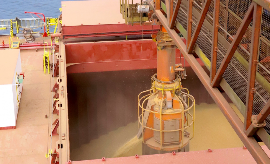 O volume de soja exportado pelo Corredor de Exportação Leste do Porto de Paranaguá (Corex) aumentou quase 232% de fevereiro para março. Este ano, no primeiro trimestre, pelo complexo que integra os silos públicos e nove terminais privados, foram exportadas 2.166.837 toneladas do granel. -  Paranaguá, 06/04/2021  -  Foto: C;audio Neves/Portos do Paraná