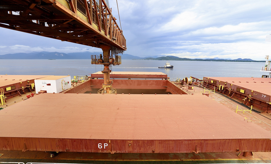 O volume de soja exportado pelo Corredor de Exportação Leste do Porto de Paranaguá (Corex) aumentou quase 232% de fevereiro para março. Este ano, no primeiro trimestre, pelo complexo que integra os silos públicos e nove terminais privados, foram exportadas 2.166.837 toneladas do granel. -  Paranaguá, 06/04/2021  -  Foto: C;audio Neves/Portos do Paraná