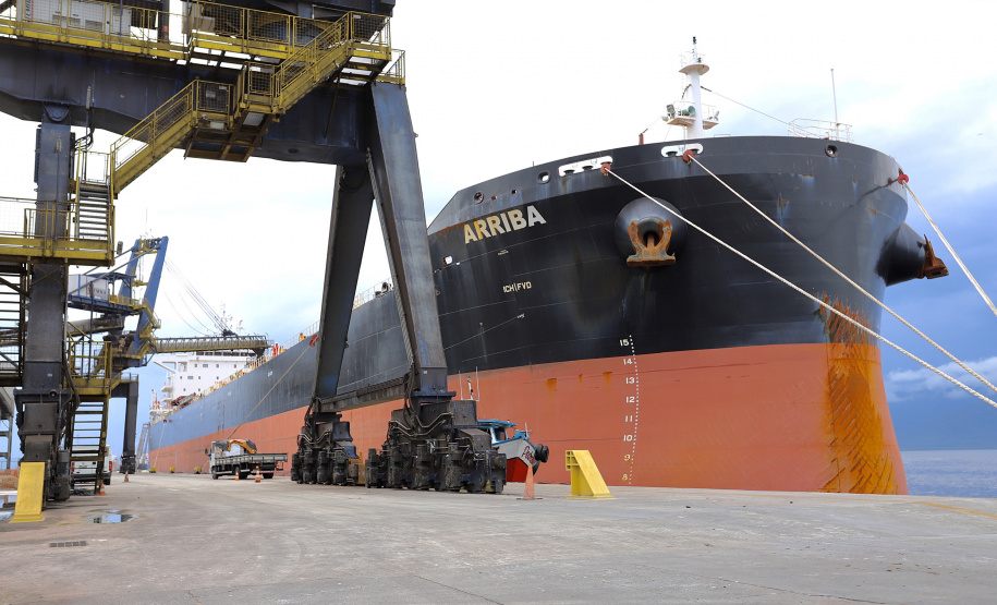 O volume de soja exportado pelo Corredor de Exportação Leste do Porto de Paranaguá (Corex) aumentou quase 232% de fevereiro para março. Este ano, no primeiro trimestre, pelo complexo que integra os silos públicos e nove terminais privados, foram exportadas 2.166.837 toneladas do granel. -  Paranaguá, 06/04/2021  -  Foto: C;audio Neves/Portos do Paraná