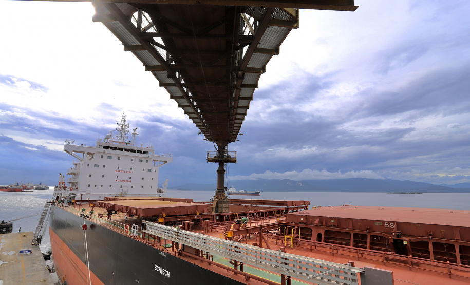 O volume de soja exportado pelo Corredor de Exportação Leste do Porto de Paranaguá (Corex) aumentou quase 232% de fevereiro para março. Este ano, no primeiro trimestre, pelo complexo que integra os silos públicos e nove terminais privados, foram exportadas 2.166.837 toneladas do granel. -  Paranaguá, 06/04/2021  -  Foto: C;audio Neves/Portos do Paraná