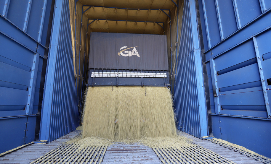 O volume de soja exportado pelo Corredor de Exportação Leste do Porto de Paranaguá (Corex) aumentou quase 232% de fevereiro para março. Este ano, no primeiro trimestre, pelo complexo que integra os silos públicos e nove terminais privados, foram exportadas 2.166.837 toneladas do granel. -  Paranaguá, 06/04/2021  -  Foto: C;audio Neves/Portos do Paraná