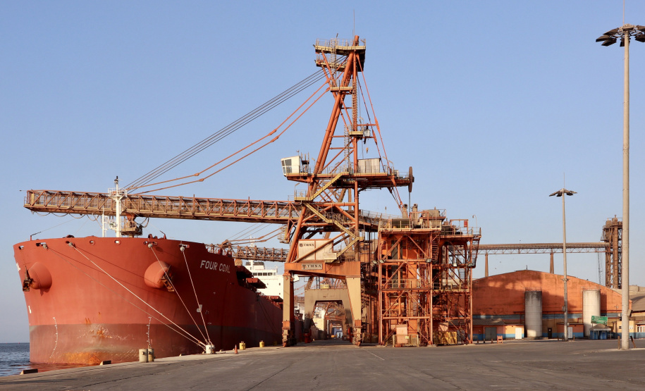 O volume de soja exportado pelo Corredor de Exportação Leste do Porto de Paranaguá (Corex) aumentou quase 232% de fevereiro para março. Este ano, no primeiro trimestre, pelo complexo que integra os silos públicos e nove terminais privados, foram exportadas 2.166.837 toneladas do granel. -  Paranaguá, 06/04/2021  -  Foto: C;audio Neves/Portos do Paraná