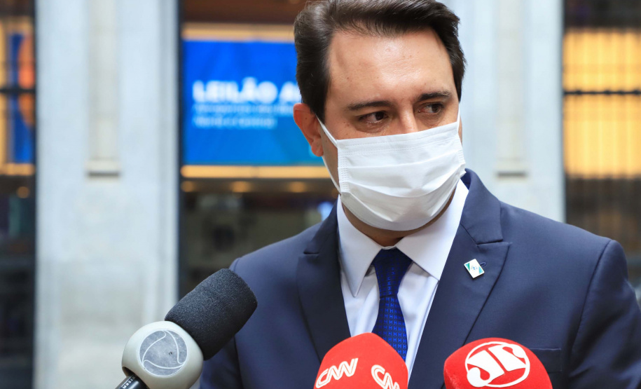 Afonso Pena e outros três aeroportos do Paraná passam à concessão privada.O governador Carlos Massa Ratinho Junior e o secretário estadual da Infraestrutura, Sandro Alex, acompanharam o leilão na sede da B3, em São Paulo. Foto: José Fernando Ogura/AEN