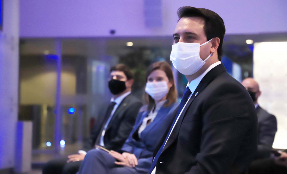 Afonso Pena e outros três aeroportos do Paraná passam à concessão privada.O governador Carlos Massa Ratinho Junior e o secretário estadual da Infraestrutura, Sandro Alex, acompanharam o leilão na sede da B3, em São Paulo. Foto: José Fernando Ogura/AEN