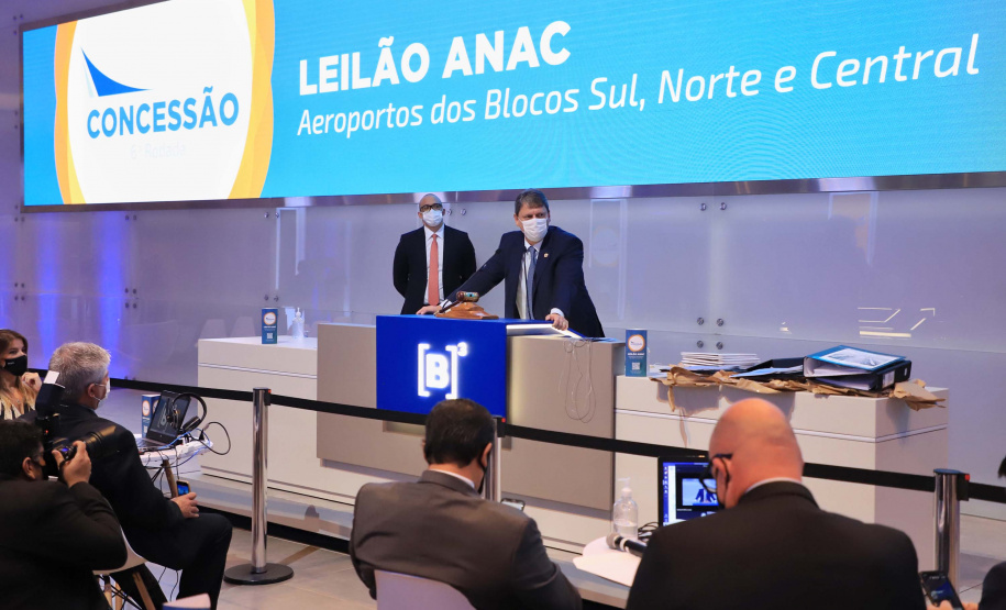 Afonso Pena e outros três aeroportos do Paraná passam à concessão privada.O governador Carlos Massa Ratinho Junior e o secretário estadual da Infraestrutura, Sandro Alex, acompanharam o leilão na sede da B3, em São Paulo. Foto: José Fernando Ogura/AEN