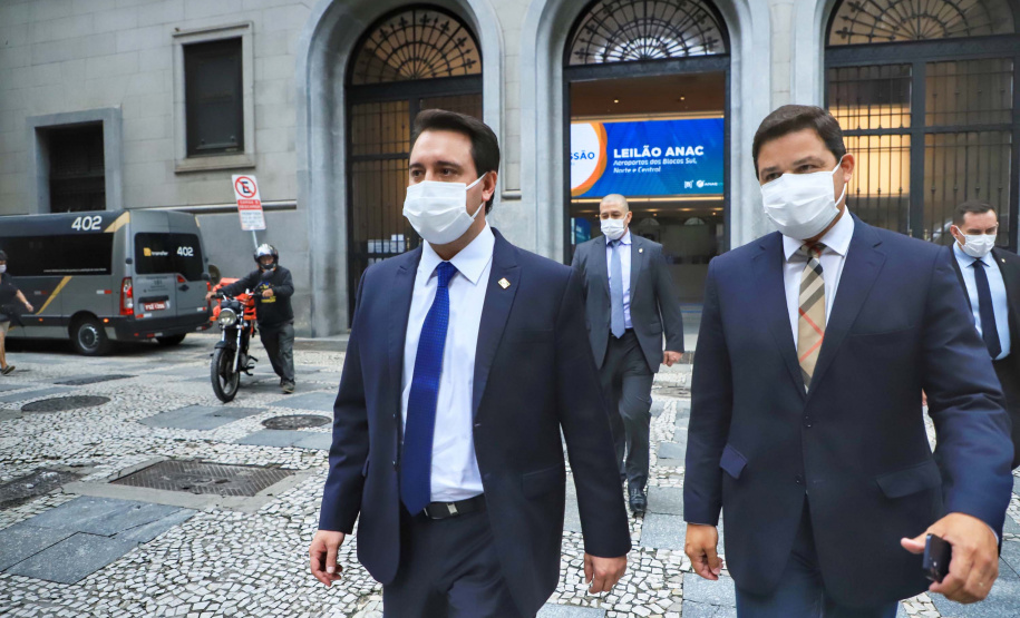 Afonso Pena e outros três aeroportos do Paraná passam à concessão privada.O governador Carlos Massa Ratinho Junior e o secretário estadual da Infraestrutura, Sandro Alex, acompanharam o leilão na sede da B3, em São Paulo. Foto: José Fernando Ogura/AEN