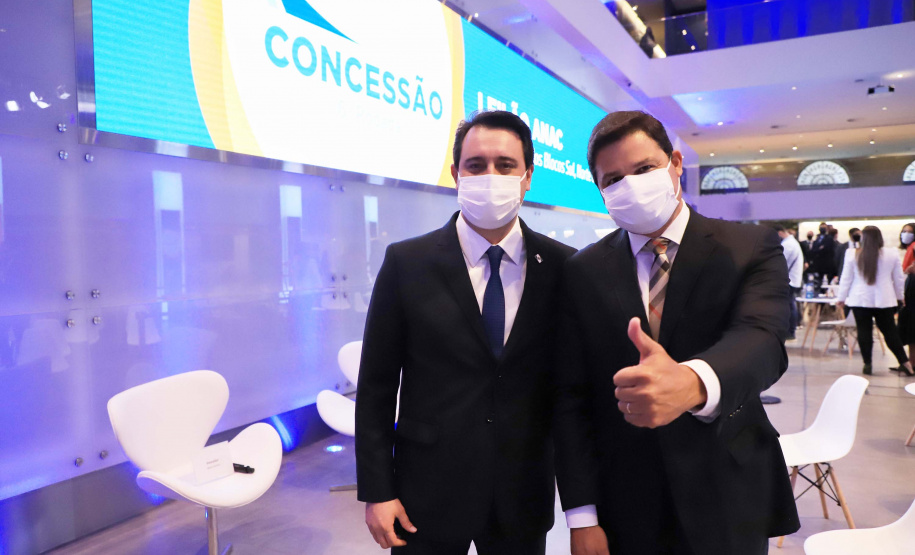 Afonso Pena e outros três aeroportos do Paraná passam à concessão privada.O governador Carlos Massa Ratinho Junior e o secretário estadual da Infraestrutura, Sandro Alex, acompanharam o leilão na sede da B3, em São Paulo. Foto: José Fernando Ogura/AEN