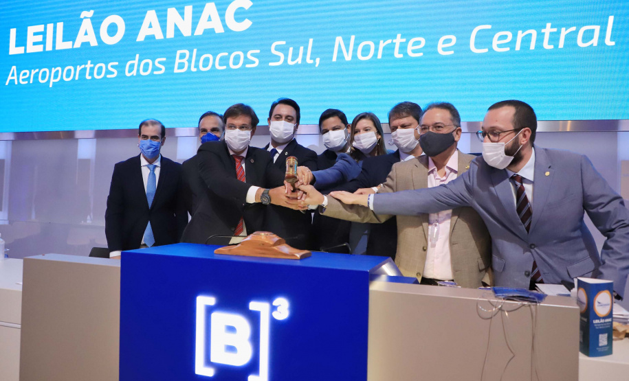 Afonso Pena e outros três aeroportos do Paraná passam à concessão privada.O governador Carlos Massa Ratinho Junior e o secretário estadual da Infraestrutura, Sandro Alex, acompanharam o leilão na sede da B3, em São Paulo. Foto: José Fernando Ogura/AEN