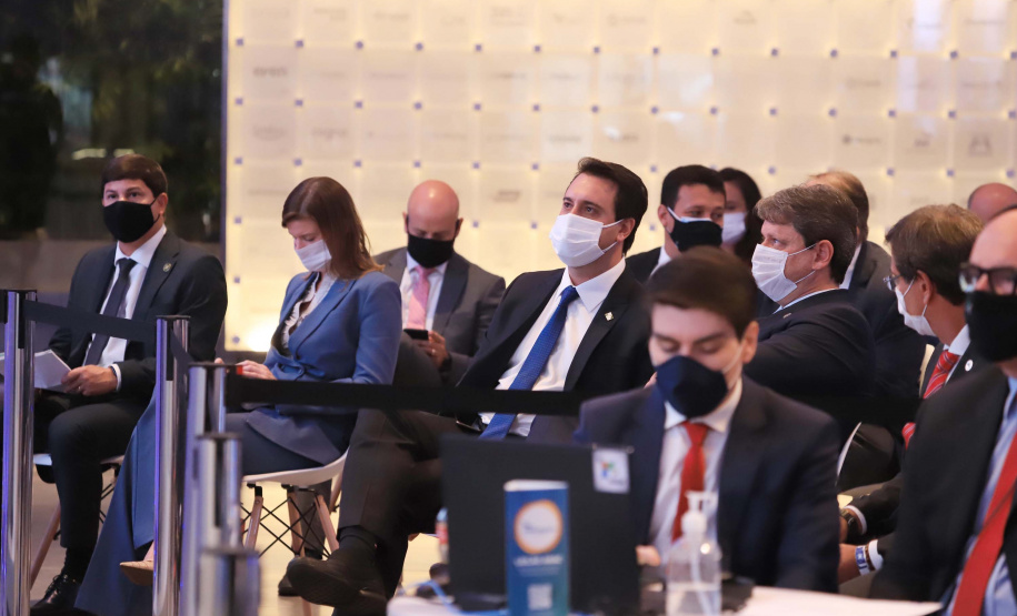 Afonso Pena e outros três aeroportos do Paraná passam à concessão privada.O governador Carlos Massa Ratinho Junior e o secretário estadual da Infraestrutura, Sandro Alex, acompanharam o leilão na sede da B3, em São Paulo. Foto: José Fernando Ogura/AEN