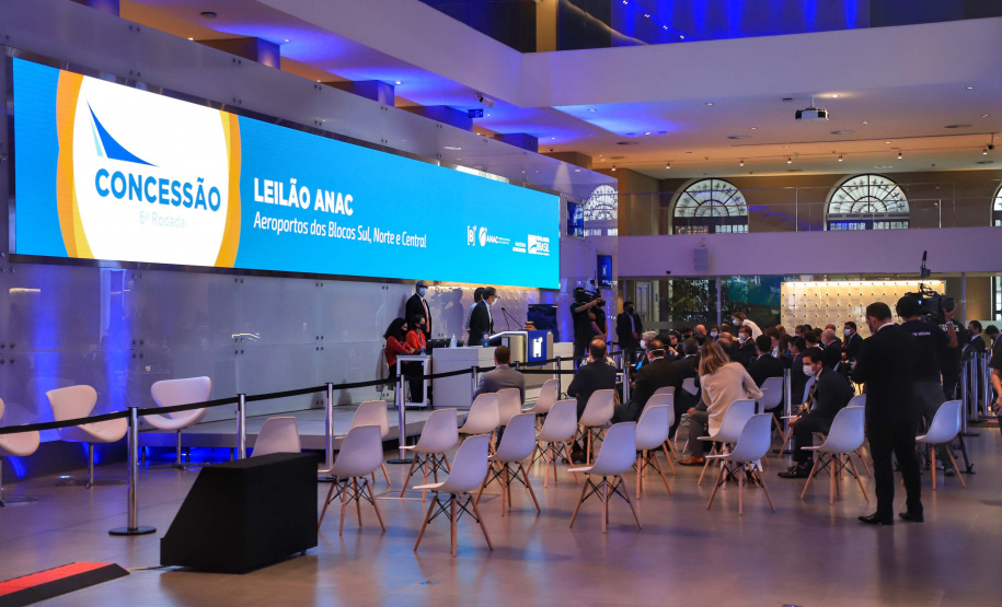 Afonso Pena e outros três aeroportos do Paraná passam à concessão privada.O governador Carlos Massa Ratinho Junior e o secretário estadual da Infraestrutura, Sandro Alex, acompanharam o leilão na sede da B3, em São Paulo. Foto: José Fernando Ogura/AEN