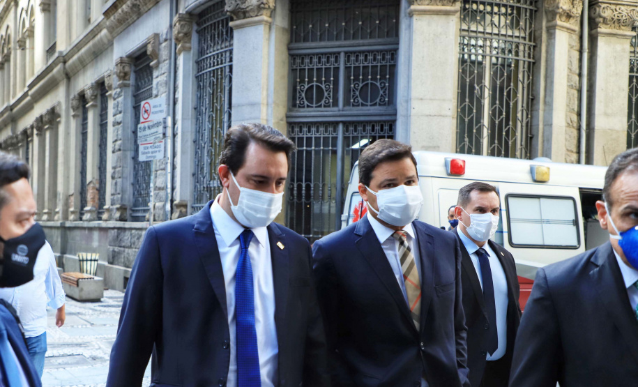 Afonso Pena e outros três aeroportos do Paraná passam à concessão privada.O governador Carlos Massa Ratinho Junior e o secretário estadual da Infraestrutura, Sandro Alex, acompanharam o leilão na sede da B3, em São Paulo. Foto: José Fernando Ogura/AEN