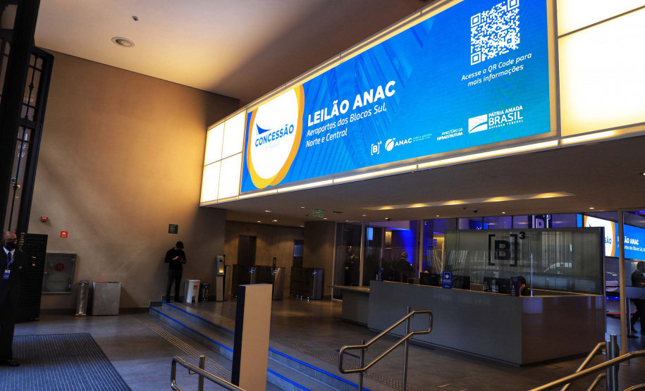 Afonso Pena e outros três aeroportos do Paraná passam à concessão privada.O governador Carlos Massa Ratinho Junior e o secretário estadual da Infraestrutura, Sandro Alex, acompanharam o leilão na sede da B3, em São Paulo. Foto: José Fernando Ogura/AEN