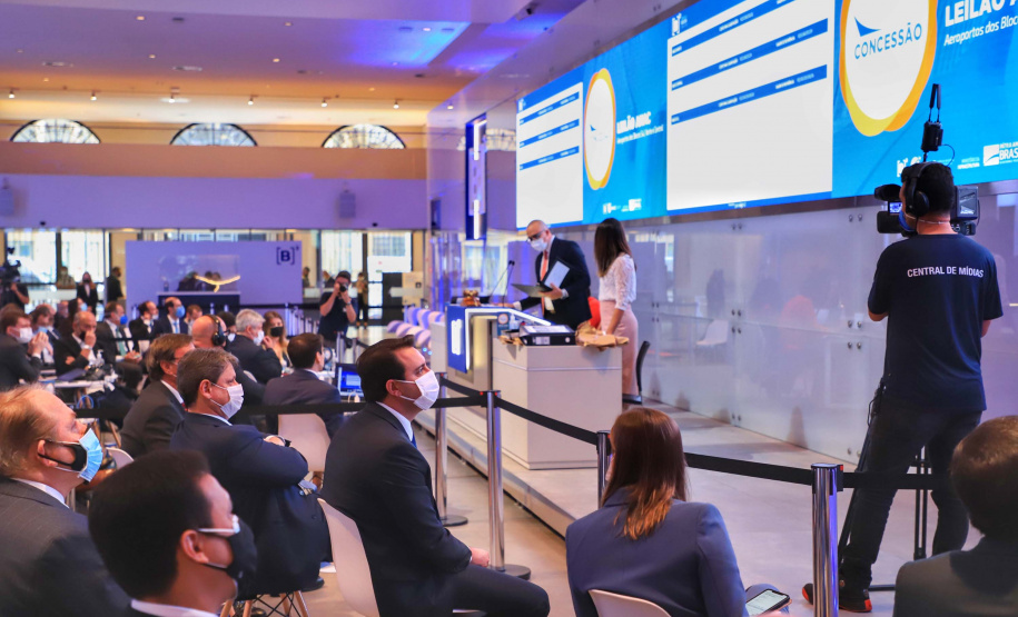 Afonso Pena e outros três aeroportos do Paraná passam à concessão privada.O governador Carlos Massa Ratinho Junior e o secretário estadual da Infraestrutura, Sandro Alex, acompanharam o leilão na sede da B3, em São Paulo. Foto: José Fernando Ogura/AEN