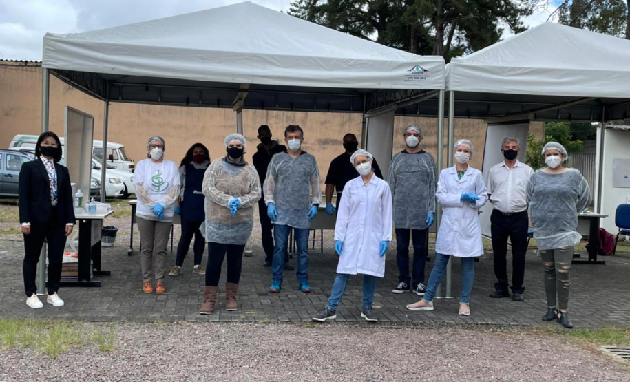 Nesta quarta-feira (7), a Universidade Estadual do Paraná (Unespar) aplicou, de forma gratuita, testes moleculares (RT-PCR) na comunidade universitária para detecção do novo coronavírus em pessoas assintomáticas. - Curitiba, 07/04/2021 - Foto: Unespar