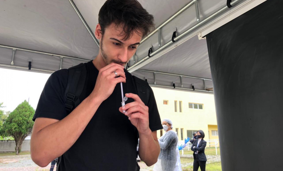Nesta quarta-feira (7), a Universidade Estadual do Paraná (Unespar) aplicou, de forma gratuita, testes moleculares (RT-PCR) na comunidade universitária para detecção do novo coronavírus em pessoas assintomáticas. - Curitiba, 07/04/2021 - Foto: Unespar