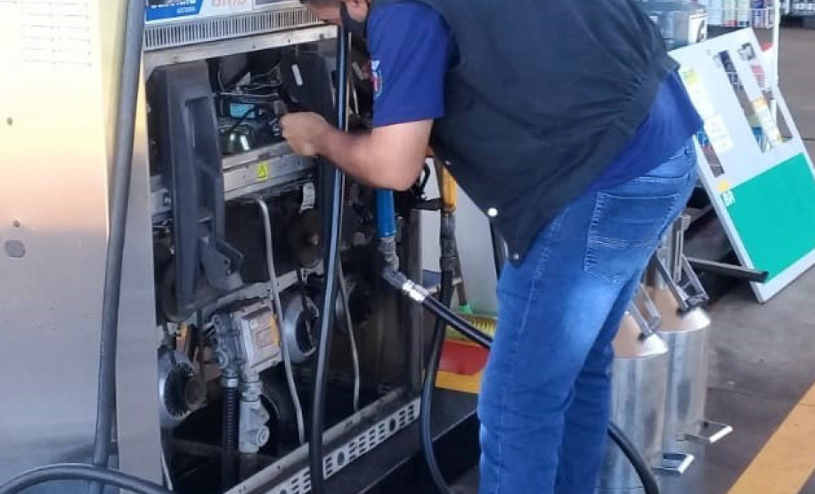 O Instituto de Pesos e Medidas do Paraná (Ipem-PR) participou da ação nacional comandada pelo Instituto Nacional de Metrologia, Qualidade e Tecnologia ? Inmetro, que fiscalizou bombas de combustíveis em todo país. - Curitiba, 07/04/2021 - Foto: IPEM