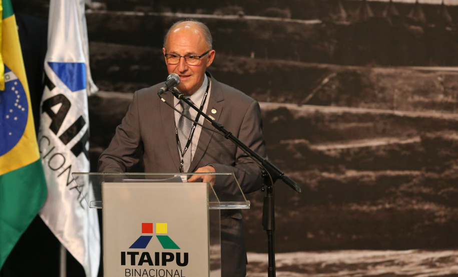 O governador Carlos Massa Ratinho Junior acompanha o  presidente Jair Bolsonaro nesta quarta-feira (7),   na transmissao de cargo do  diretor-geral brasileiro da Itaipu Binacional, o general João Francisco Ferreira .  07/04/2021 - Foto: Geraldo Bubniak/AEN