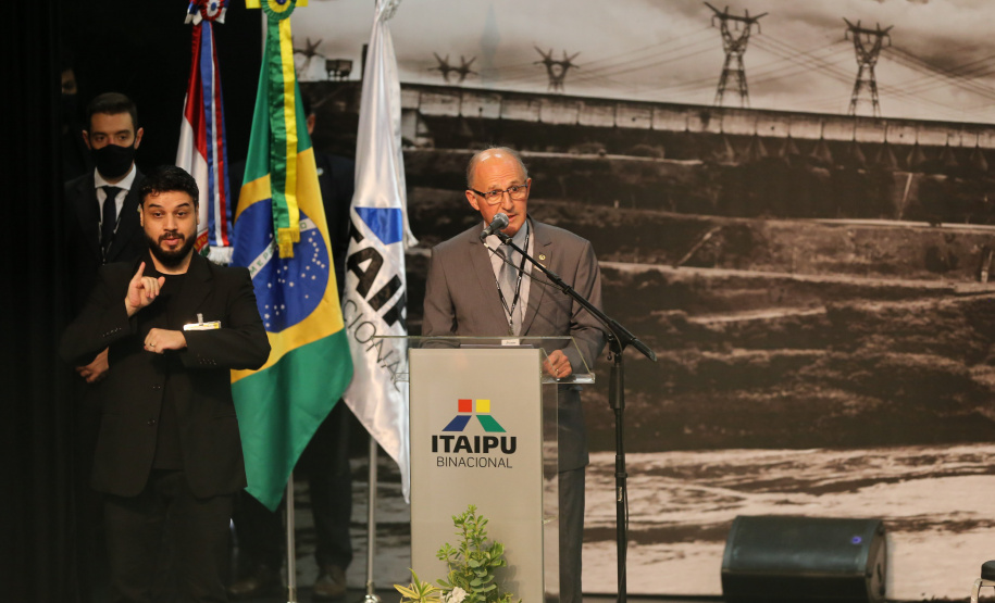 O governador Carlos Massa Ratinho Junior acompanha o  presidente Jair Bolsonaro nesta quarta-feira (7),   na transmissao de cargo do  diretor-geral brasileiro da Itaipu Binacional, o general João Francisco Ferreira .  07/04/2021 - Foto: Geraldo Bubniak/AEN