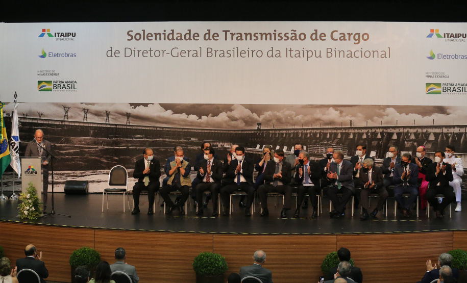 O governador Carlos Massa Ratinho Junior acompanha o  presidente Jair Bolsonaro nesta quarta-feira (7),   na transmissao de cargo do  diretor-geral brasileiro da Itaipu Binacional, o general João Francisco Ferreira .  07/04/2021 - Foto: Geraldo Bubniak/AEN