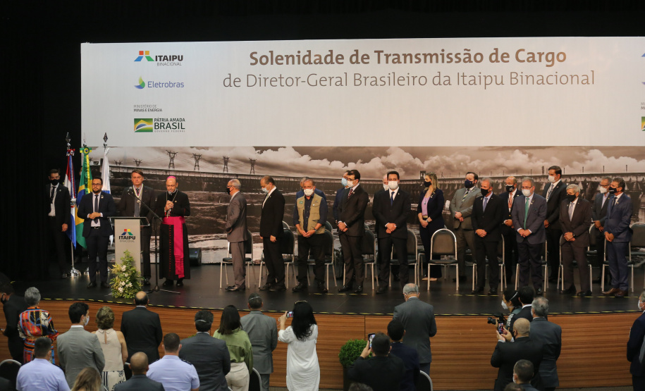 O governador Carlos Massa Ratinho Junior acompanha o  presidente Jair Bolsonaro nesta quarta-feira (7),   na transmissao de cargo do  diretor-geral brasileiro da Itaipu Binacional, o general João Francisco Ferreira .  07/04/2021 - Foto: Geraldo Bubniak/AEN
