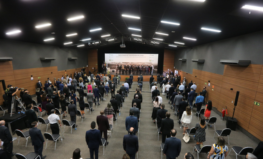 O governador Carlos Massa Ratinho Junior acompanha o  presidente Jair Bolsonaro nesta quarta-feira (7),   na transmissao de cargo do  diretor-geral brasileiro da Itaipu Binacional, o general João Francisco Ferreira .  07/04/2021 - Foto: Geraldo Bubniak/AEN
