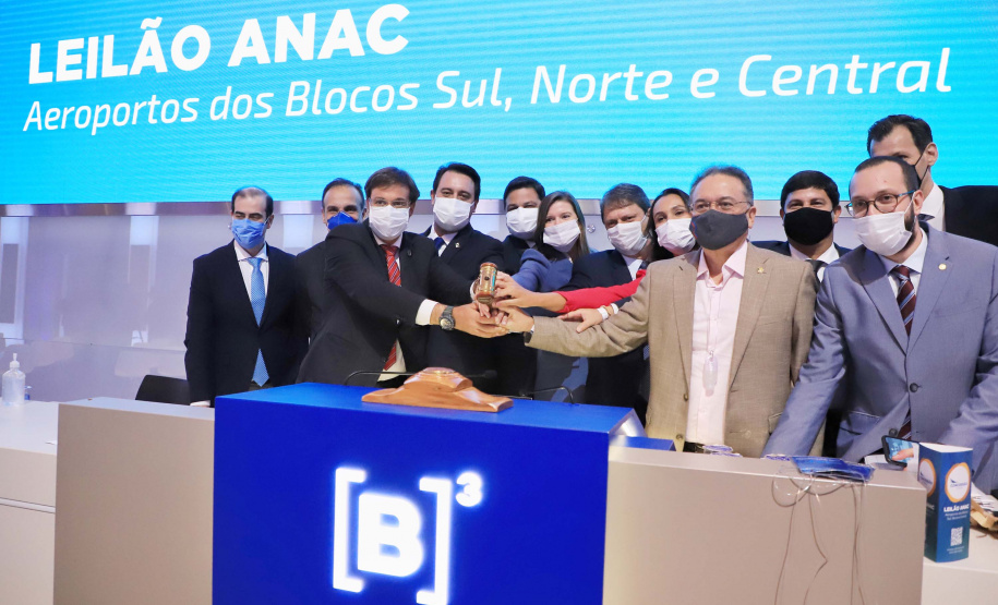 Afonso Pena e outros três aeroportos do Paraná passam à concessão privada.O governador Carlos Massa Ratinho Junior e o secretário estadual da Infraestrutura, Sandro Alex, acompanharam o leilão na sede da B3, em São Paulo. Foto: José Fernando Ogura/AEN