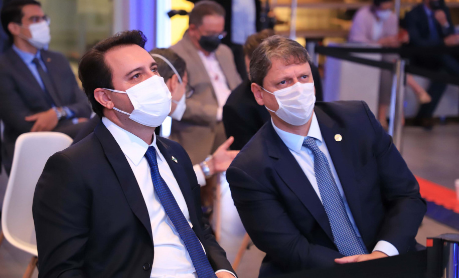 Afonso Pena e outros três aeroportos do Paraná passam à concessão privada.O governador Carlos Massa Ratinho Junior e o secretário estadual da Infraestrutura, Sandro Alex, acompanharam o leilão na sede da B3, em São Paulo. Foto: José Fernando Ogura/AEN