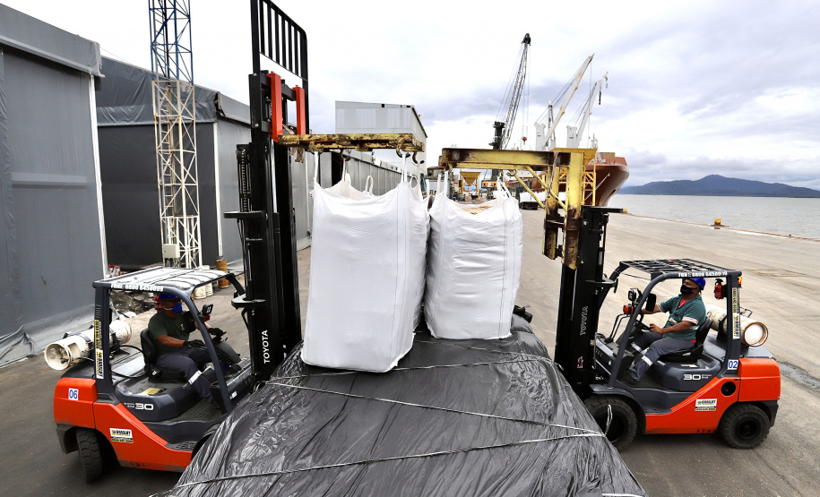 Operações inéditas são realizadas no Porto de Antonina