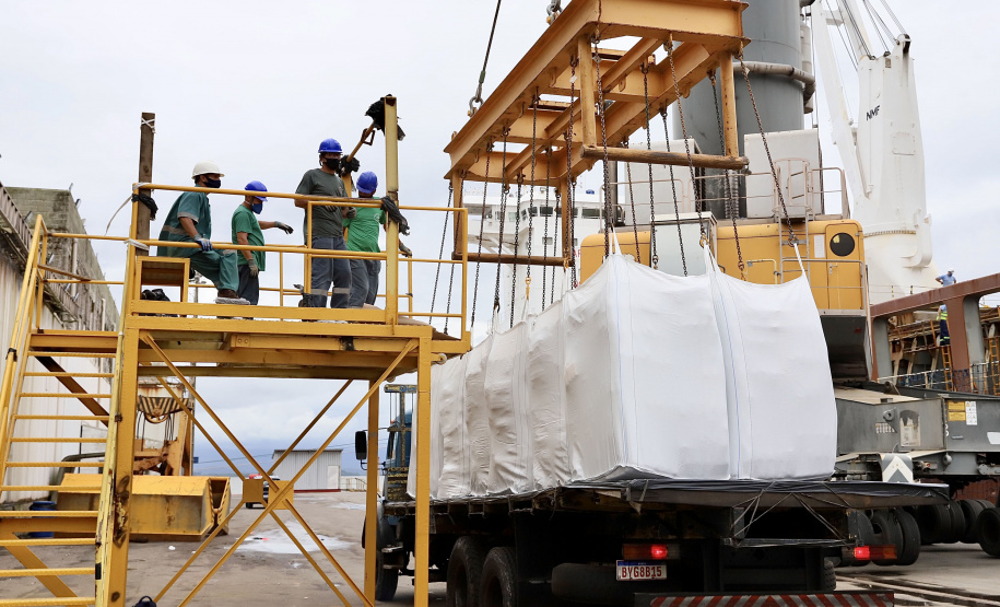 Operações inéditas são realizadas no Porto de Antonina