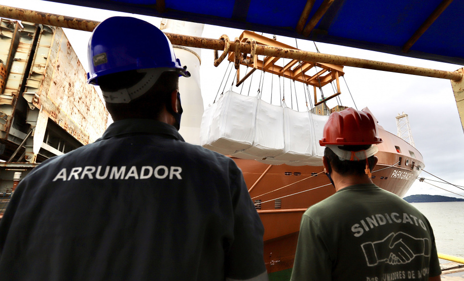 Operações inéditas são realizadas no Porto de Antonina