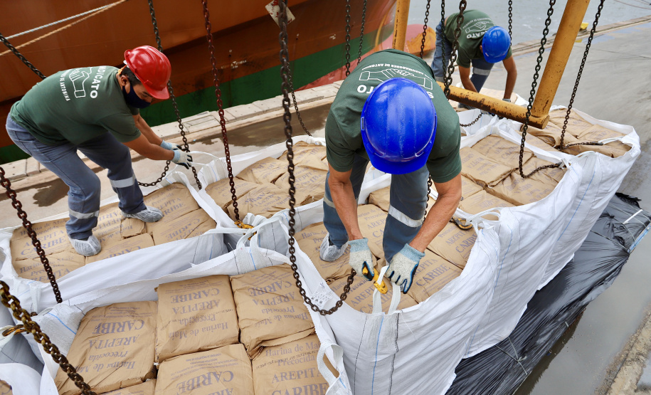 Operações inéditas são realizadas no Porto de Antonina