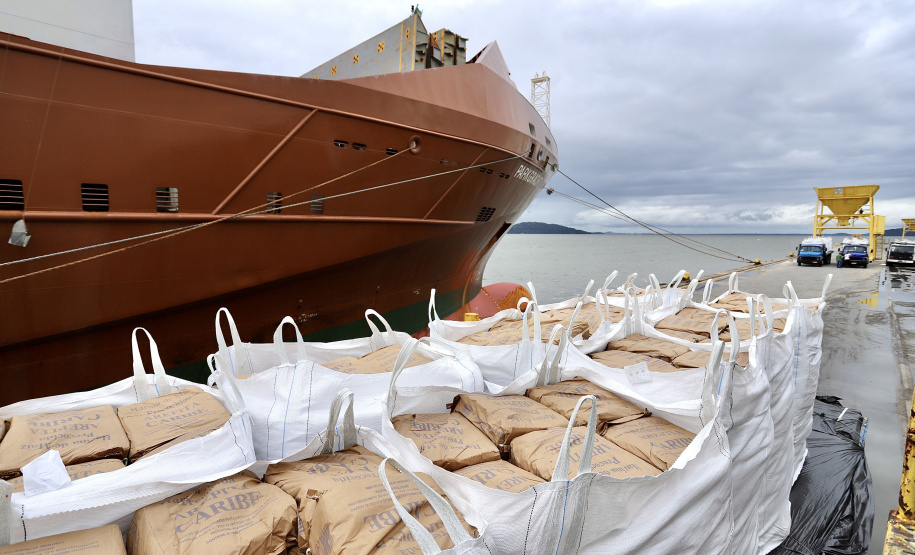 Operações inéditas são realizadas no Porto de Antonina